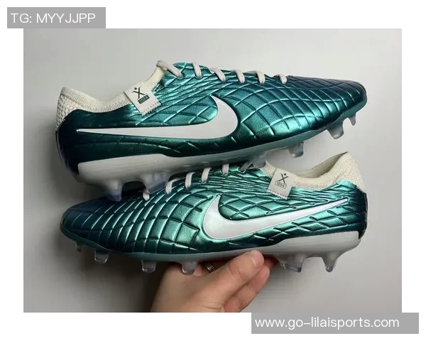 传奇7足球鞋的魅力与性能解析助你在球场上尽显风采 传奇7足球鞋的魅力与性能解析助你在球场上尽显风采